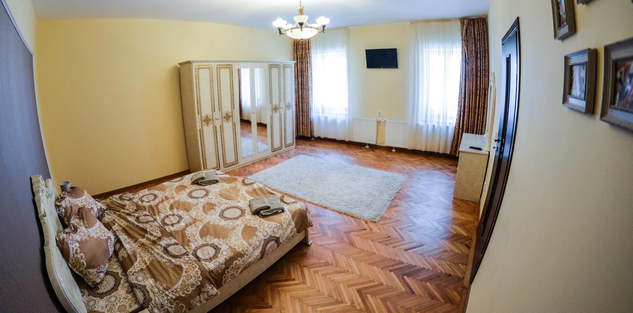 Apartment Luca Poarta Schei Braşov Esterno foto