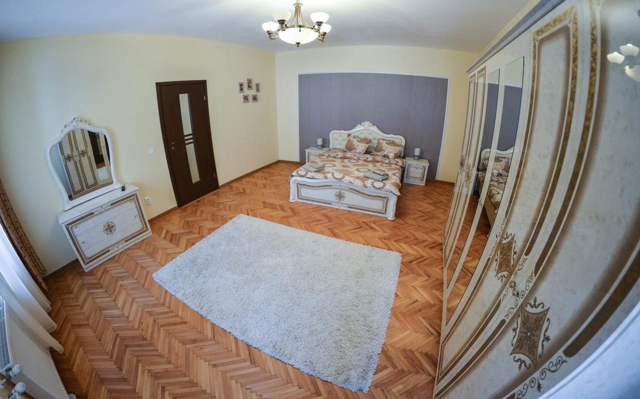 Apartment Luca Poarta Schei Braşov Esterno foto