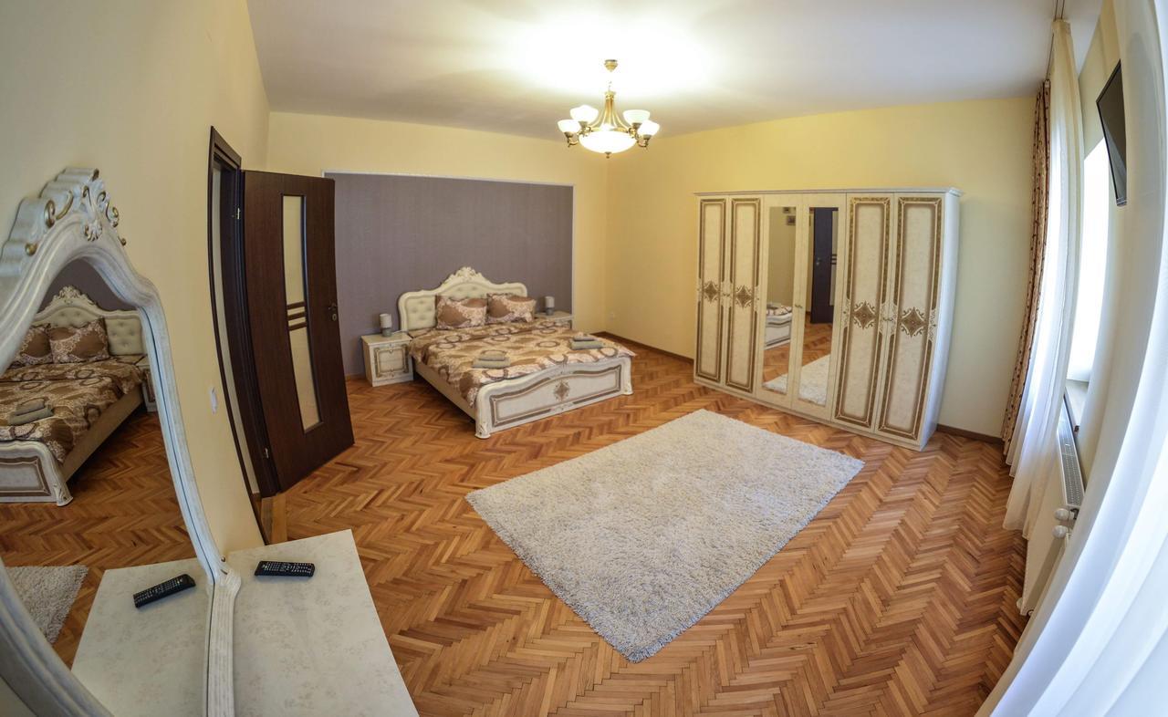 Apartment Luca Poarta Schei Braşov Esterno foto